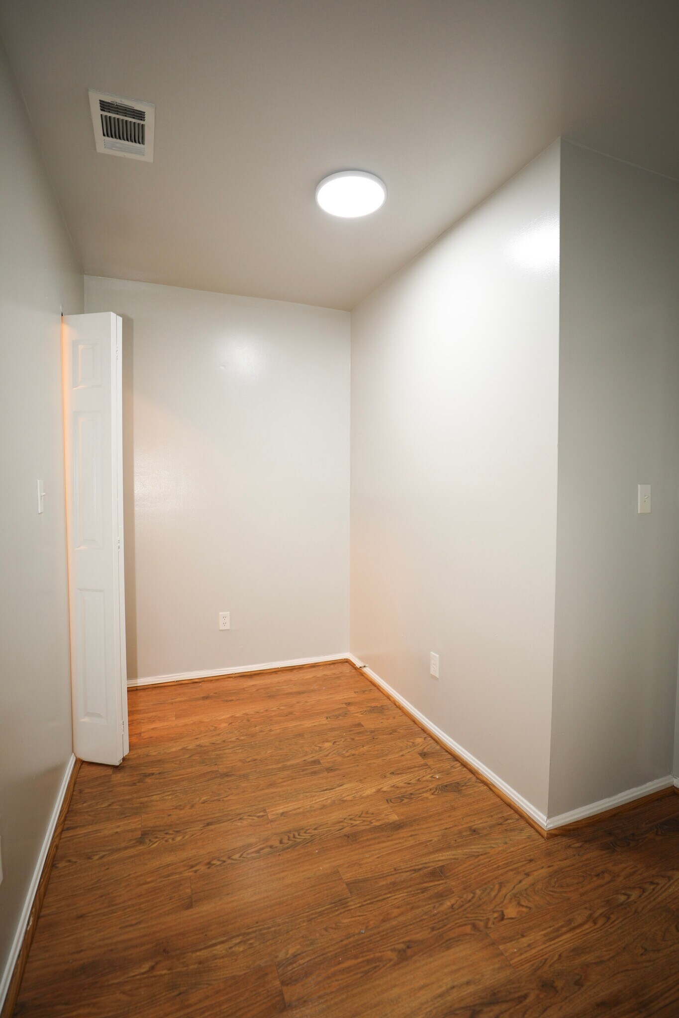 Building Photo - 1305 Orren St NE