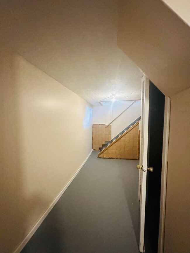 Building Photo - MOVE-IN READY !! BEAUTIFULLY  PROPERTY WITH HUGE YARD