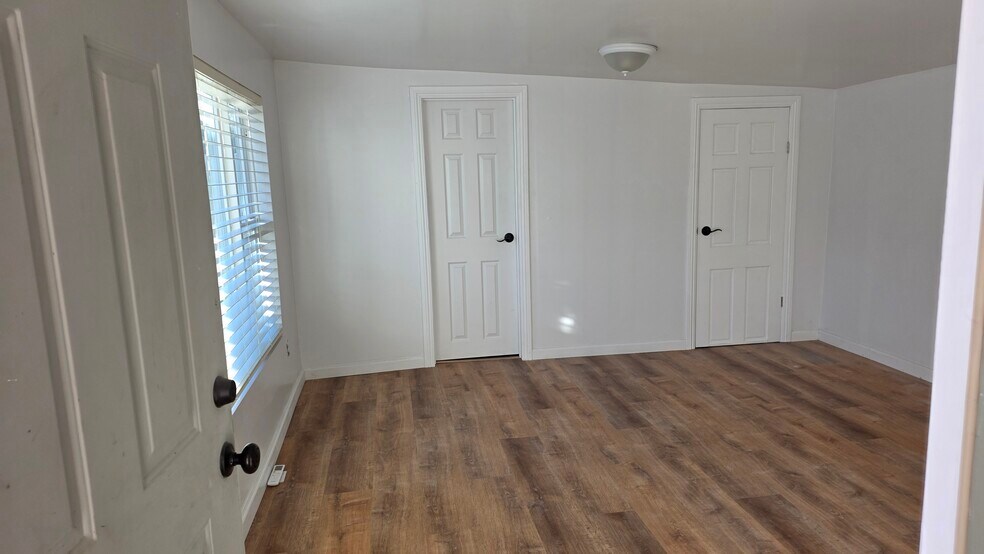 Building Photo - 728 Norbert Dr