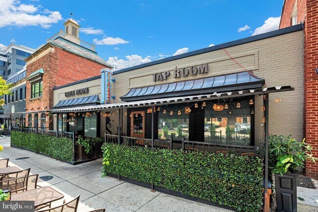 Building Photo - 705 Lyles Ln