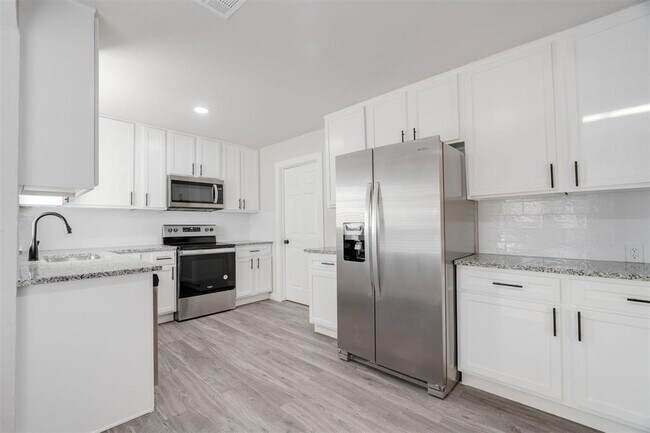 Building Photo - 2704 NW 115th St