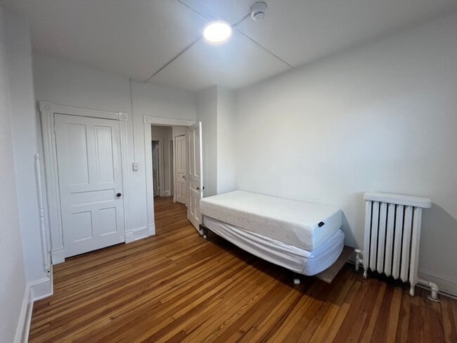 Building Photo - Brookland Grand 4917 sqft 8bd 3.5bth Home | Huge Front Porch | Large Back Yard