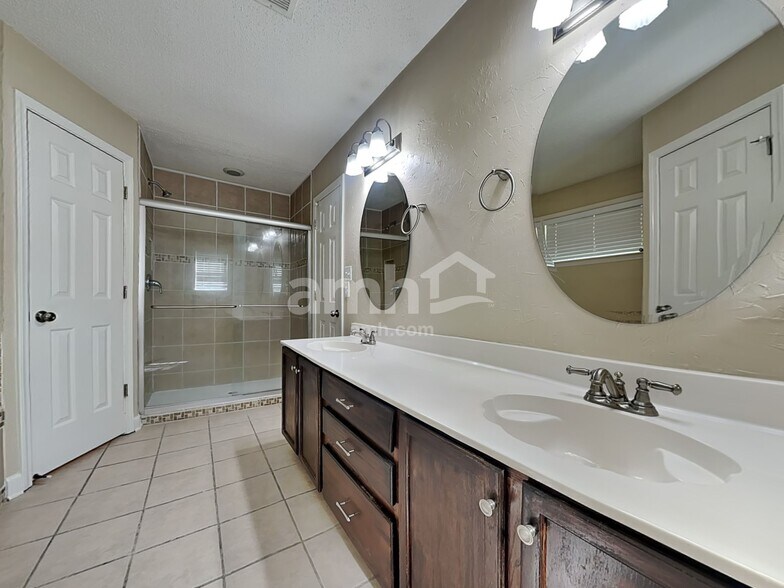 Building Photo - 6472 Daybreak Dr