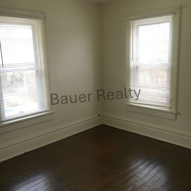 Building Photo - le604