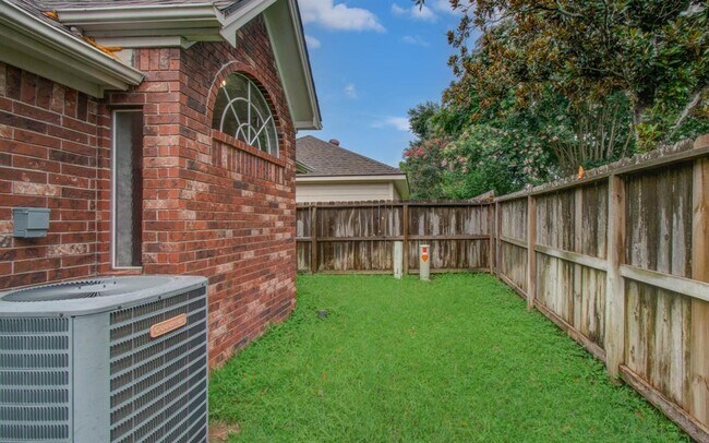 Building Photo - 16839 Willow Bend Ct