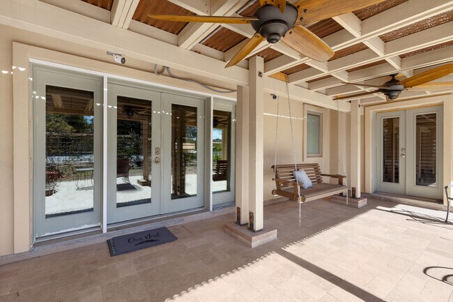Building Photo - 2032 E La Jolla Dr