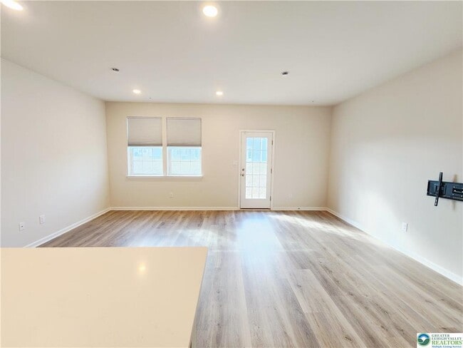 Building Photo - 1182 Susan Cir