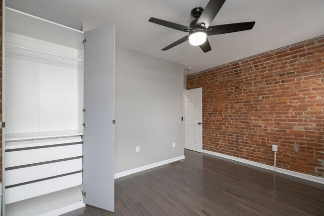 Building Photo - E 11th Ave 162-164 MLR