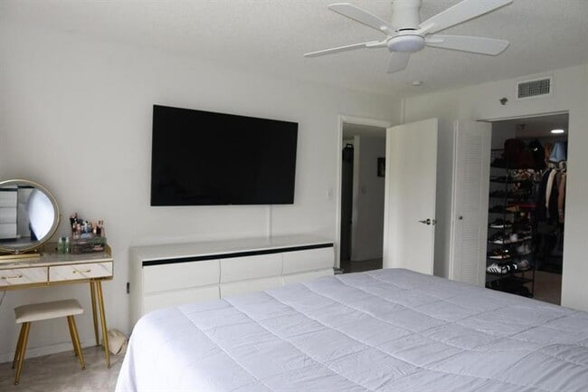 Building Photo - 9470 Tangerine Pl