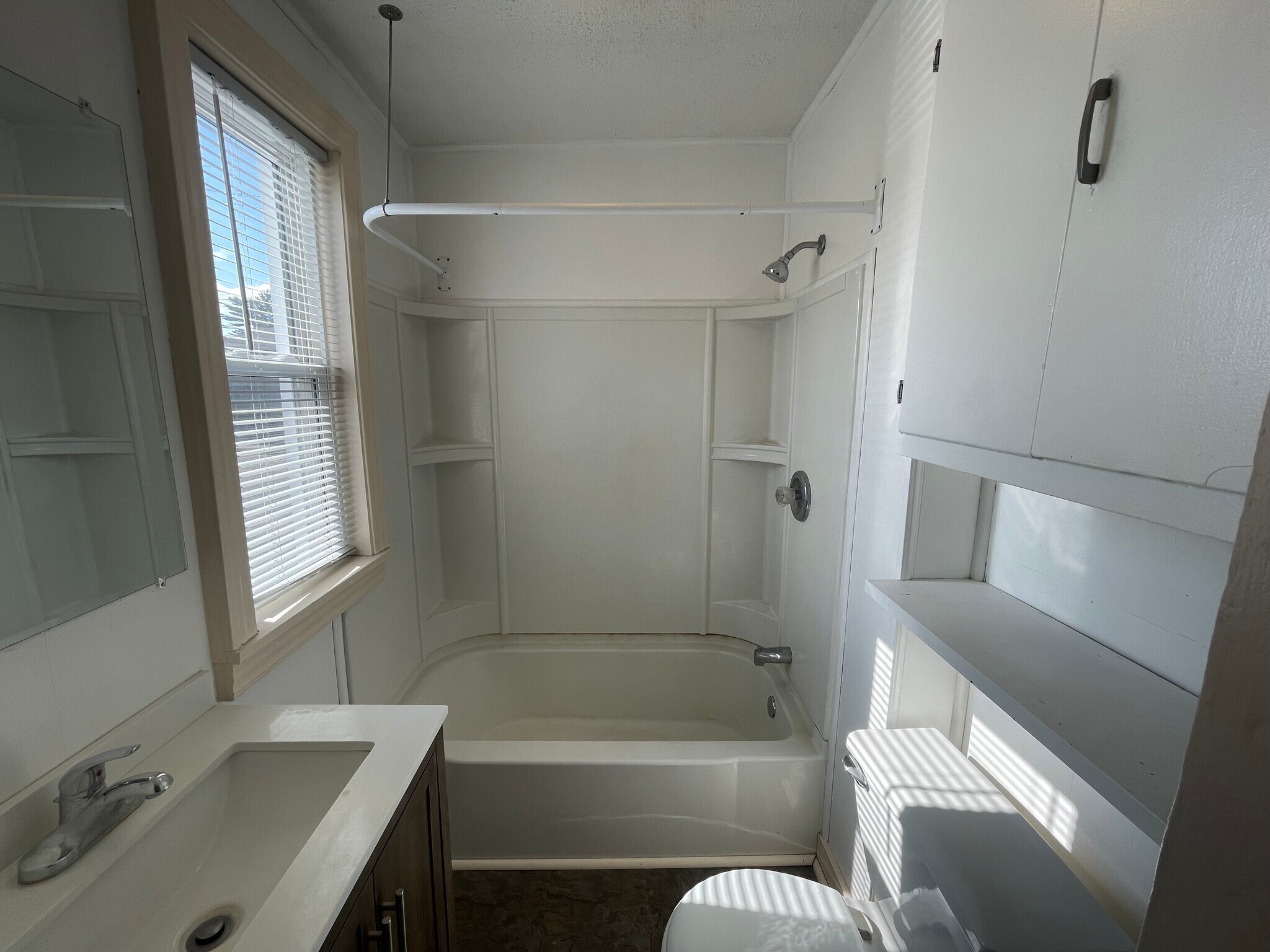 Building Photo - 633 S 16th St