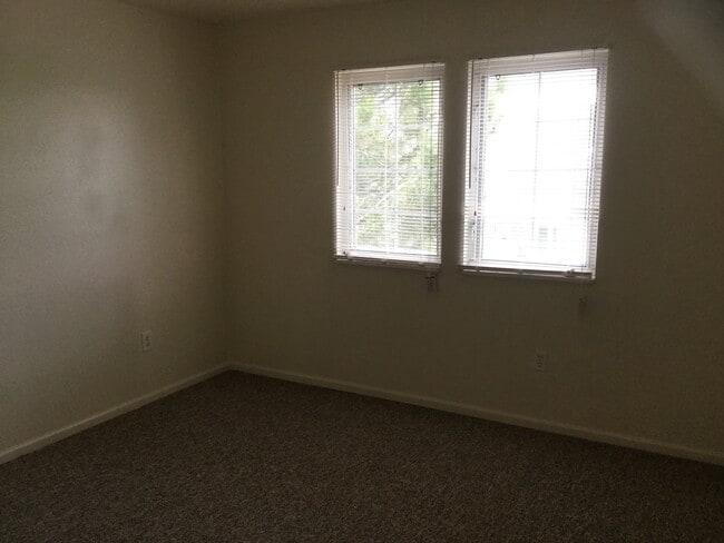 Building Photo - 3 BEDROOM, 2 BATHROOM, VILLAGE CREEK TOWNH...
