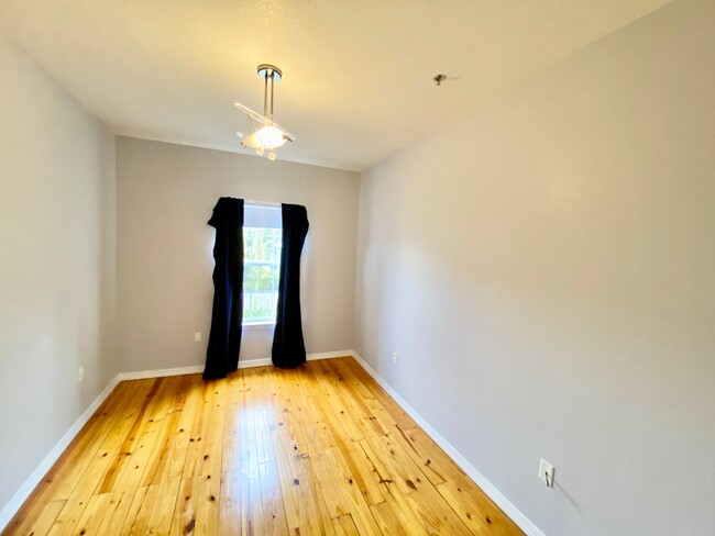 Building Photo - LUXURY TOWNHOME IN SODO 3/2.5 PLUS OFFICE ...