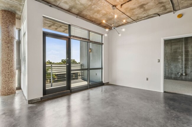 Building Photo - Loft Condo in Downtown Orlando