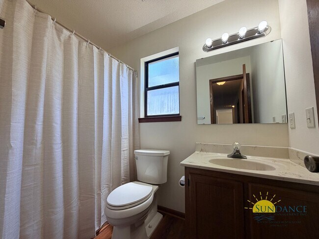 Building Photo - Beautifully Updated 3BR Home in Mary Esther!