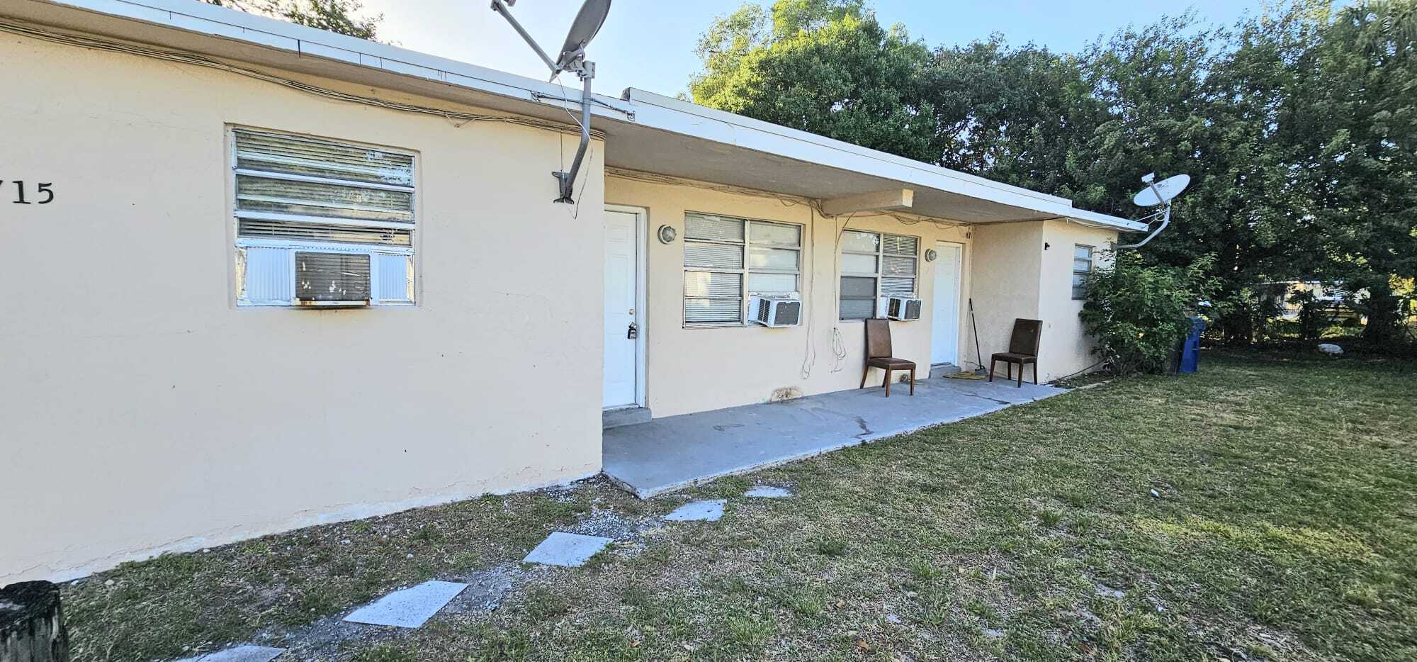 Building Photo - 1715 NW 8th Ct