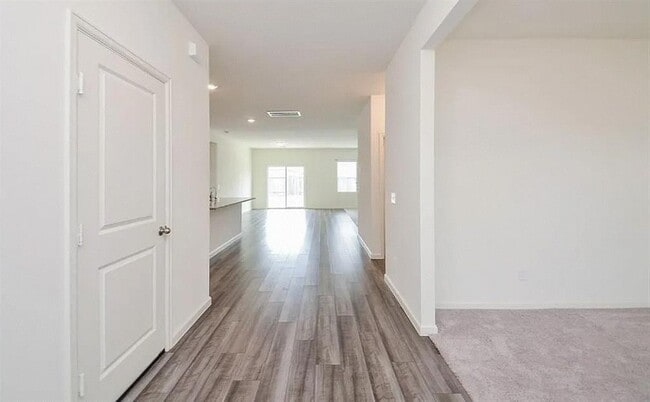Building Photo - 1000 Lacebark Ln