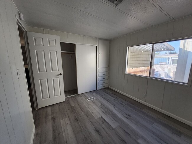Building Photo - 6225 Tigerflower Dr