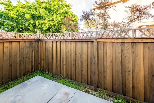 Building Photo - Charming 3 bedroom, 2 bathroom home in Hun...