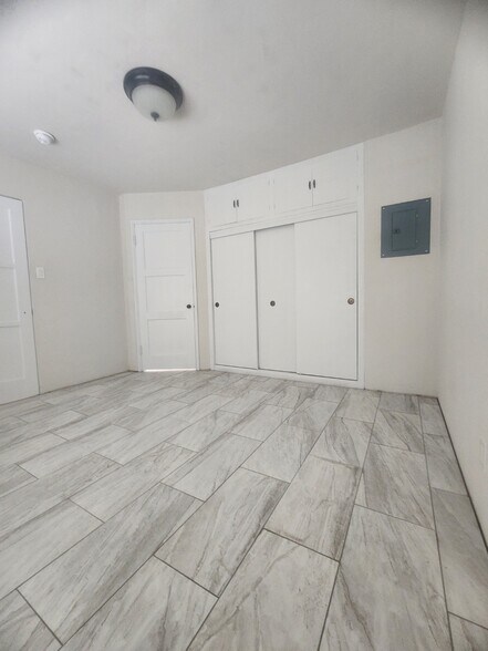 Building Photo - 908 Park Hill Dr