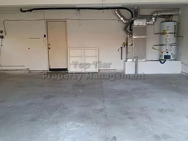 Building Photo - Spacious Single-Story 4 Bed, 2 Bath Home w...