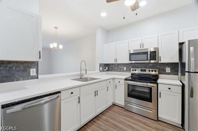 Building Photo - 3630 Pine Oak Cir