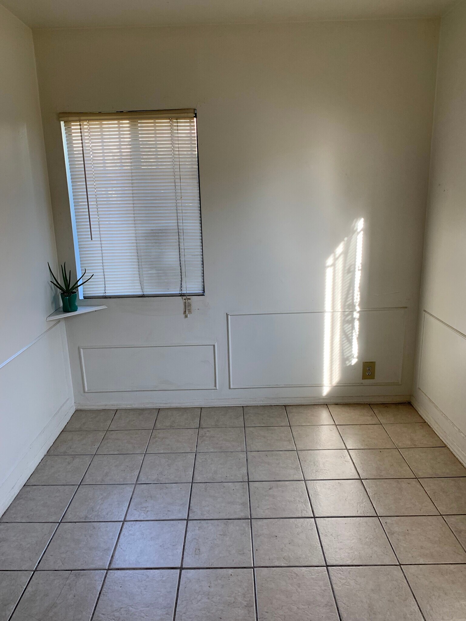 Nook area - 2640 S Corning St