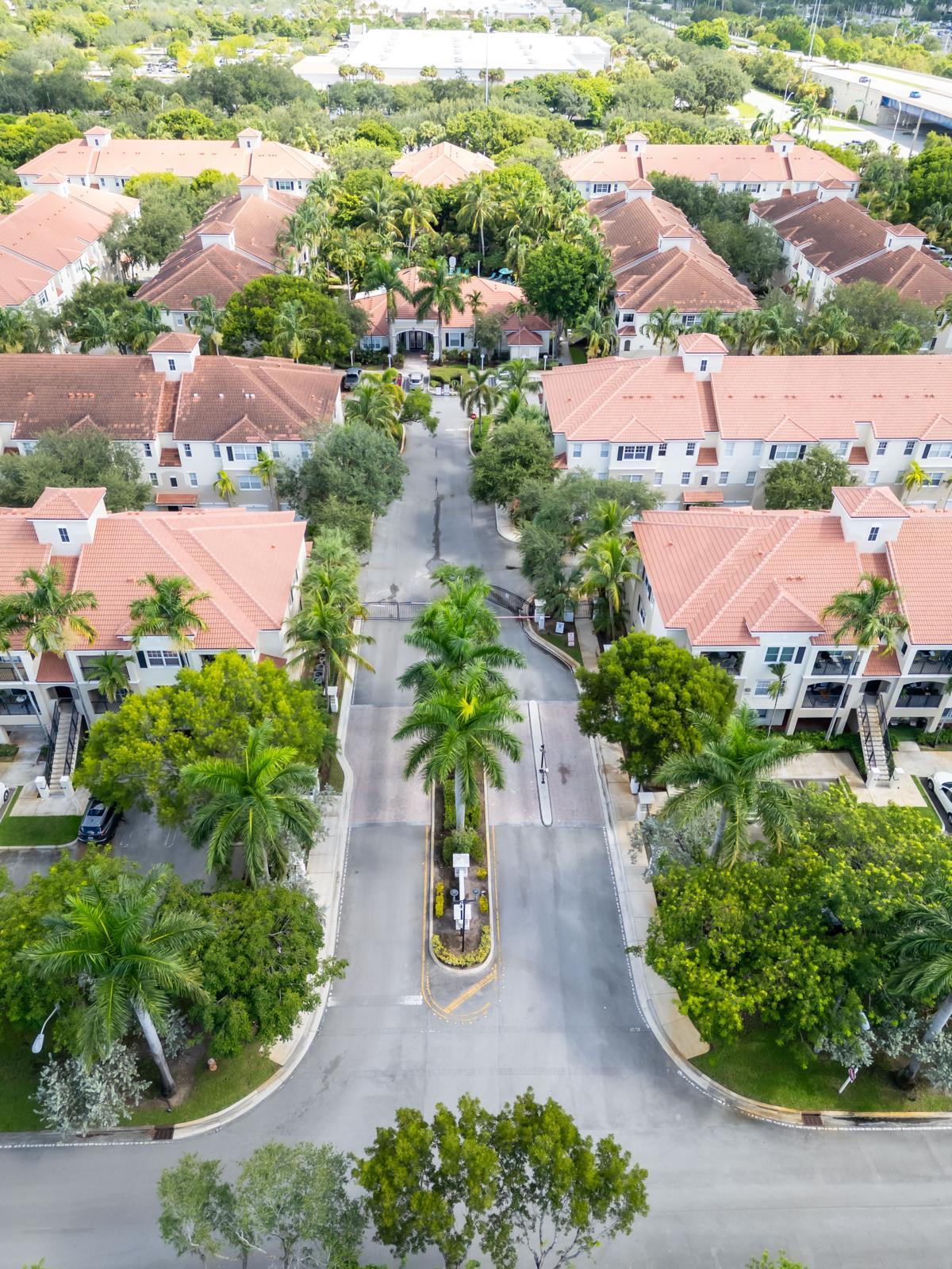 Building Photo - 5900 W Sample Rd