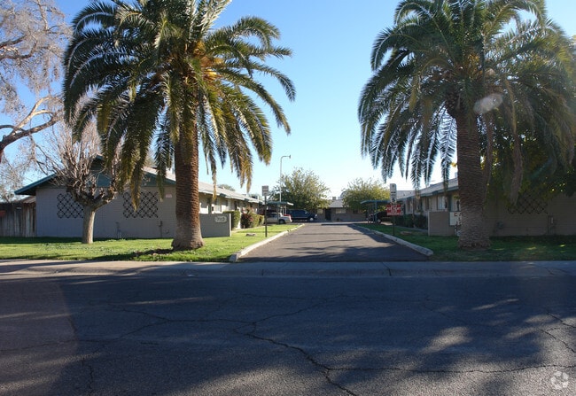 Building Photo - Casa La Jolla