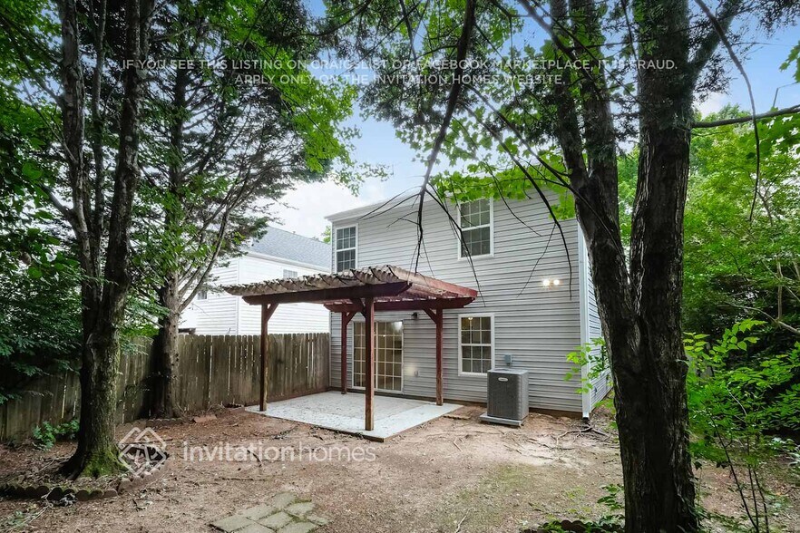 Building Photo - 2235 Lexington Ln