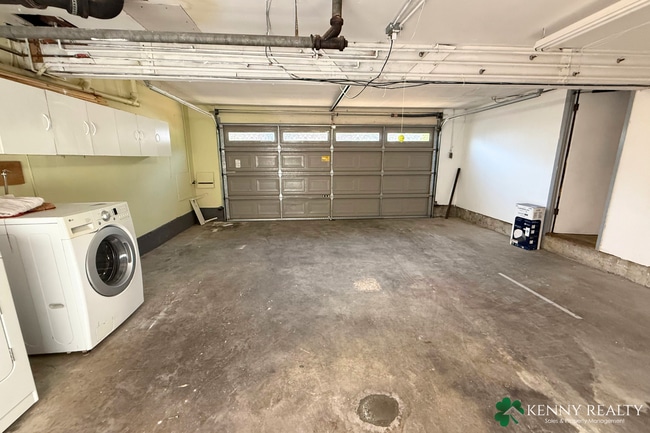 Building Photo - Bright and Spacious 3BD/3BA Home with Bonu...