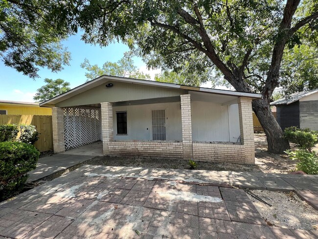 Primary Photo - Cozy 2-Bedroom Casita Near St. Mary’s Univ...