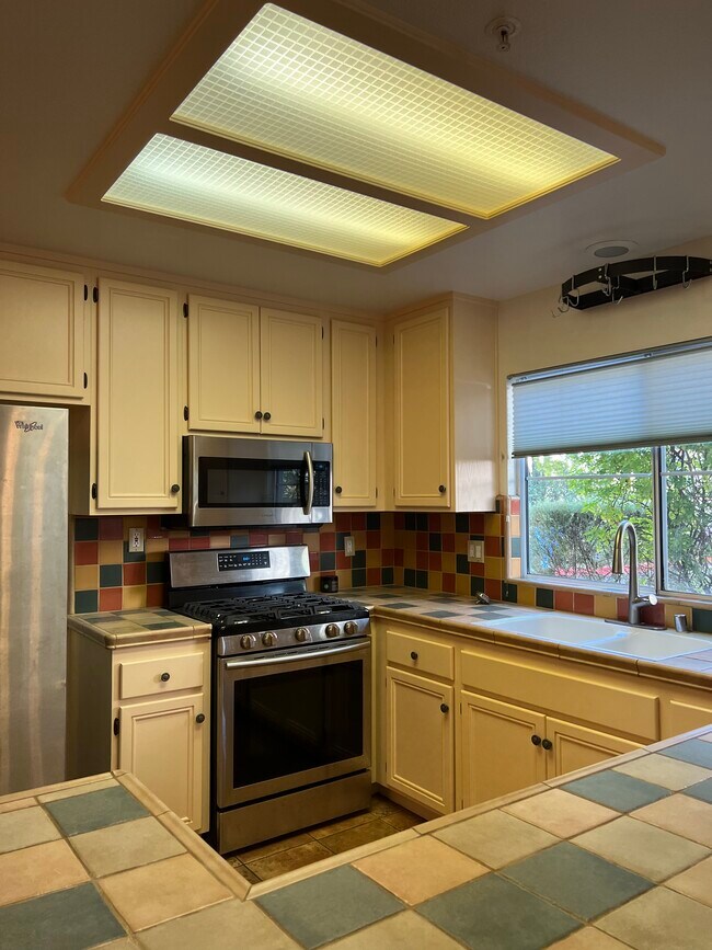 Kitchen - 1235 Chaparral Cir