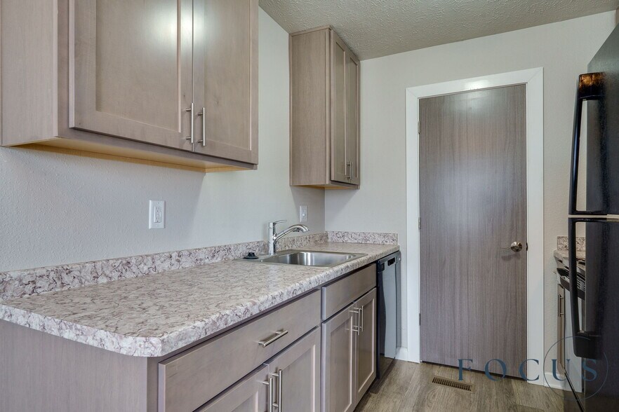 Building Photo - The Legends