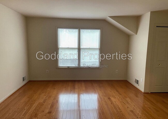 Building Photo - 10225 Club House Court