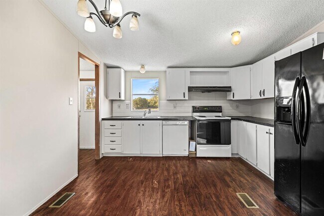 Building Photo - 645 Old Luling Rd