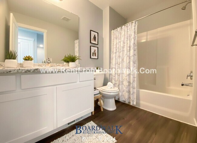 Building Photo - Single Family Home In Beautiful Community!