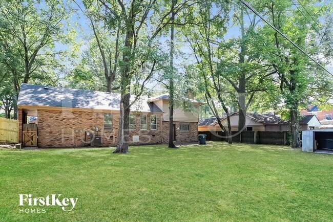 Building Photo - 3233 Earl Dr