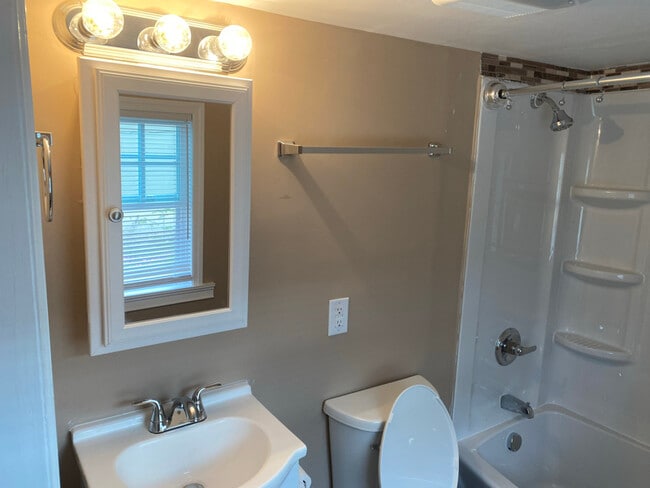 Building Photo - 207 W Calhoun St