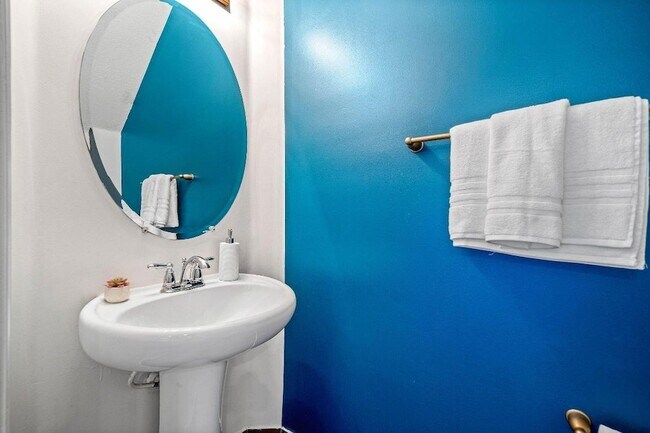 Building Photo - 1198 Paisley Ct