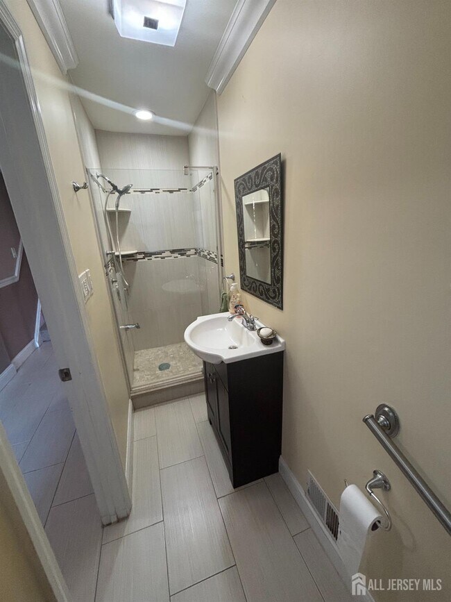 Building Photo - 8 Begonia Ct