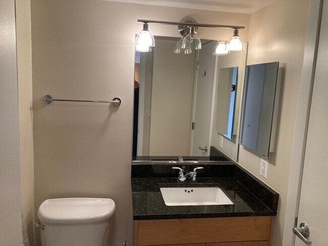 Building Photo - Fantastic Condo in Downtown Bethesda with Parking - Available Now!