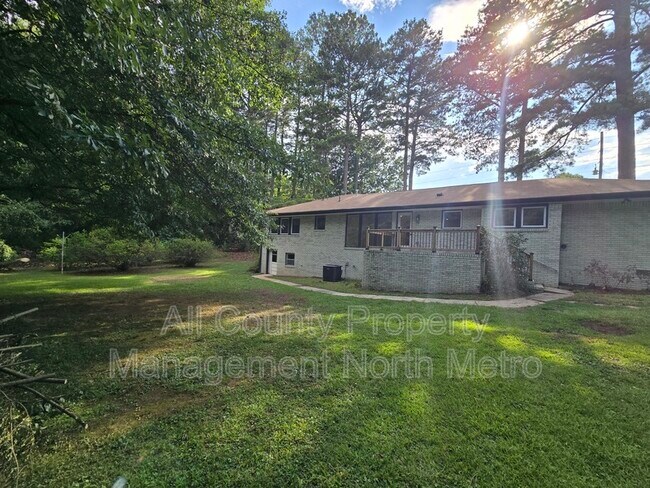 Building Photo - 4335 King Springs Rd SE