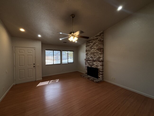 Building Photo - 3001 Darius Ln