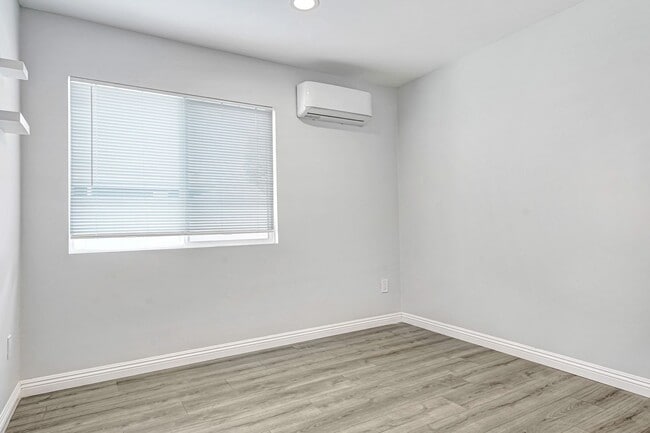 Building Photo - Private & Renovated 2-Bedroom Guest House in Prime Granada Hills Location