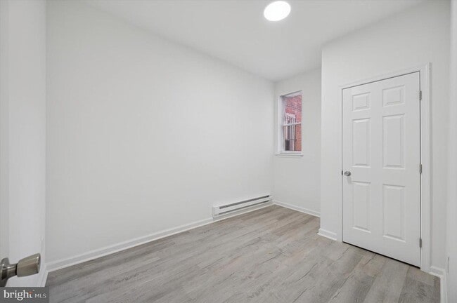 Building Photo - 705 S 60th St