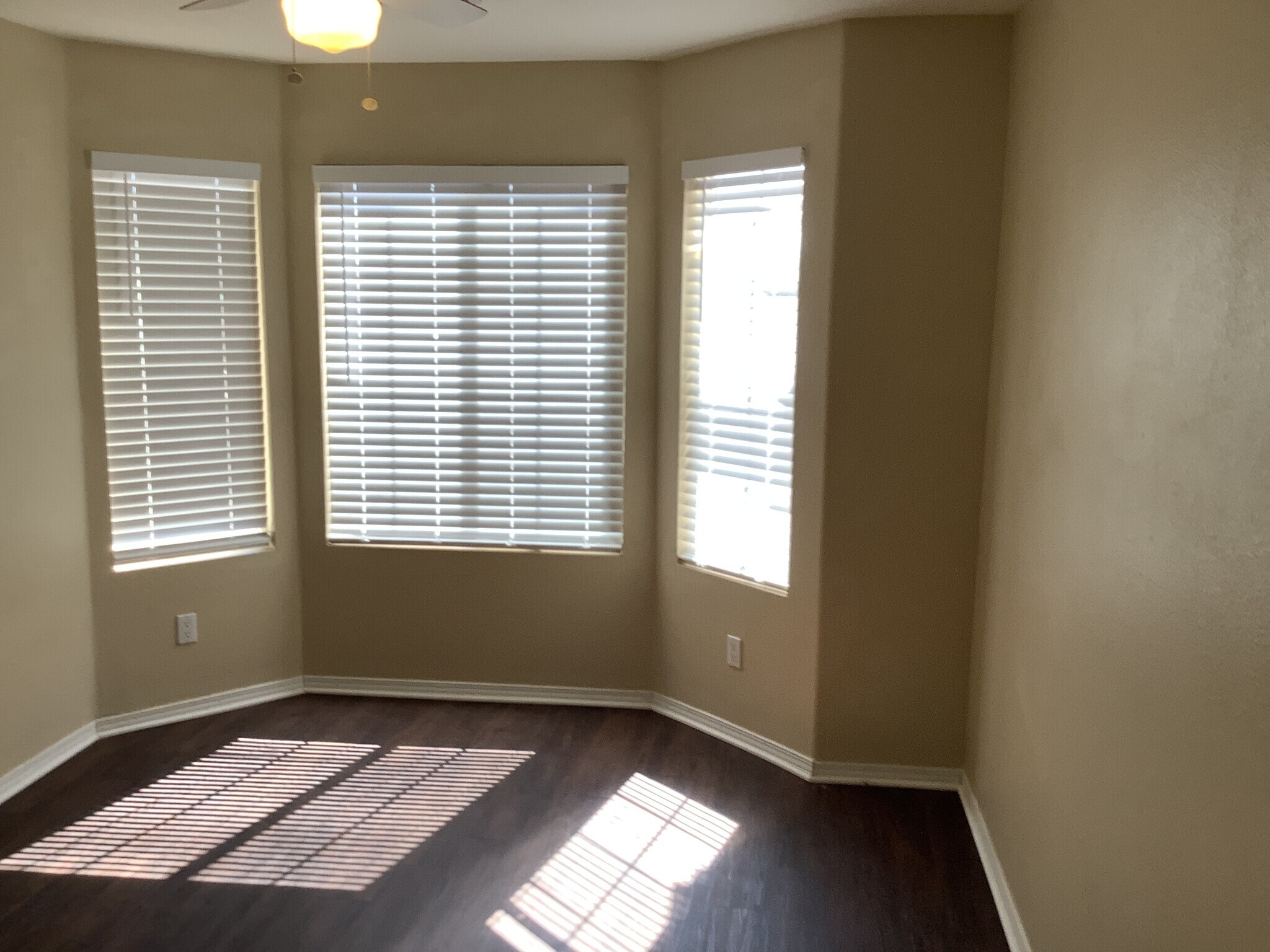 Building Photo - 7623 Banyon Ave NW