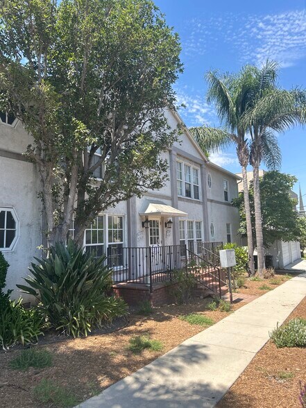 Building Photo - 4303 Beverly Glen Blvd
