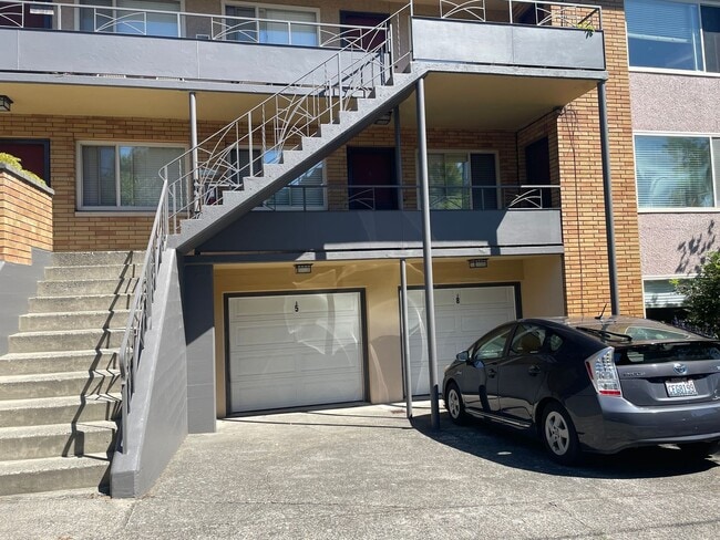 Building Photo - Wallingford 2-Bed Condo with Garage!