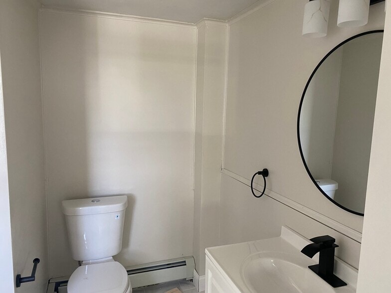 Building Photo - 159 Tangent St