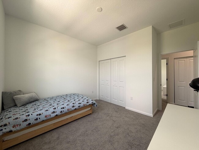 Building Photo - 4402 Longwood Lake Sq